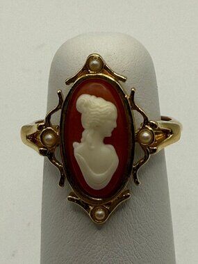 Vintage Gold Avon Cameo Ring with Faux Pearls
